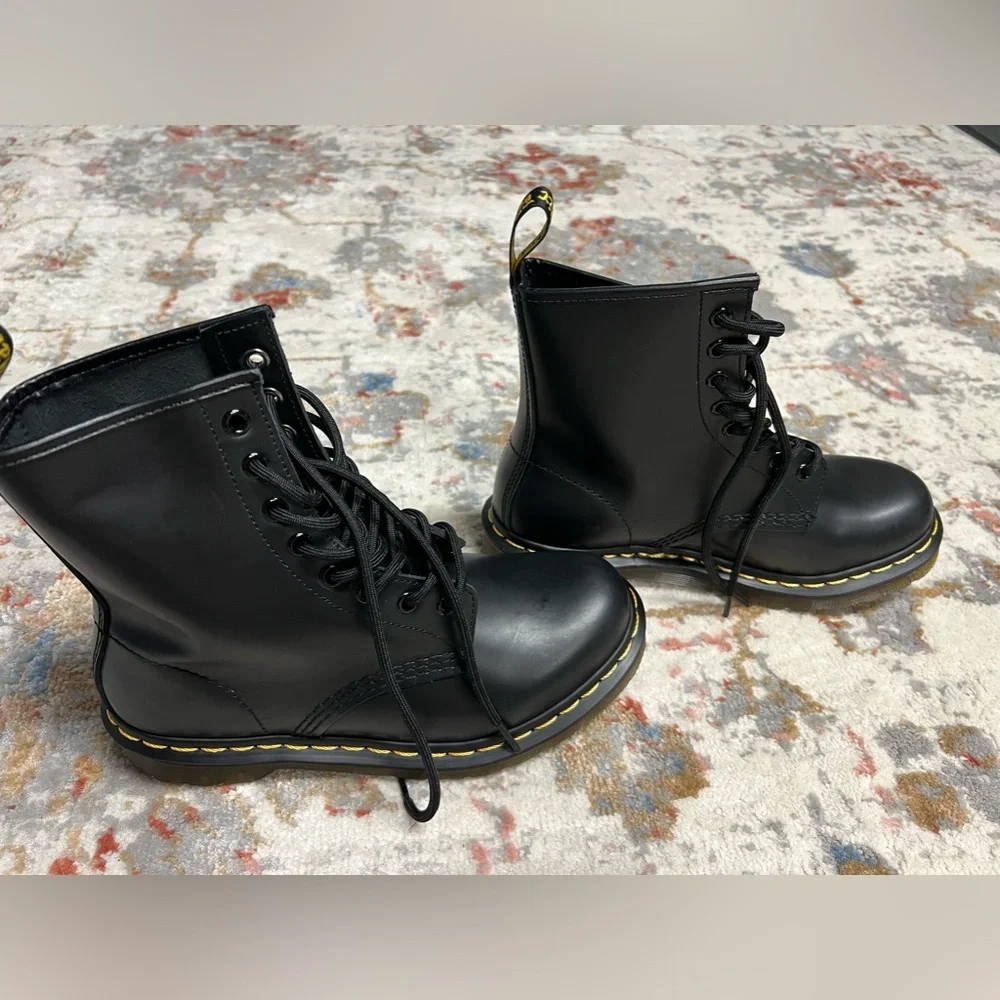Cool shoes - Picture 2 of 5